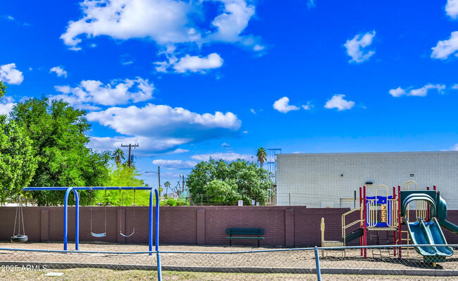 Building Photo - 16602 N 25th St