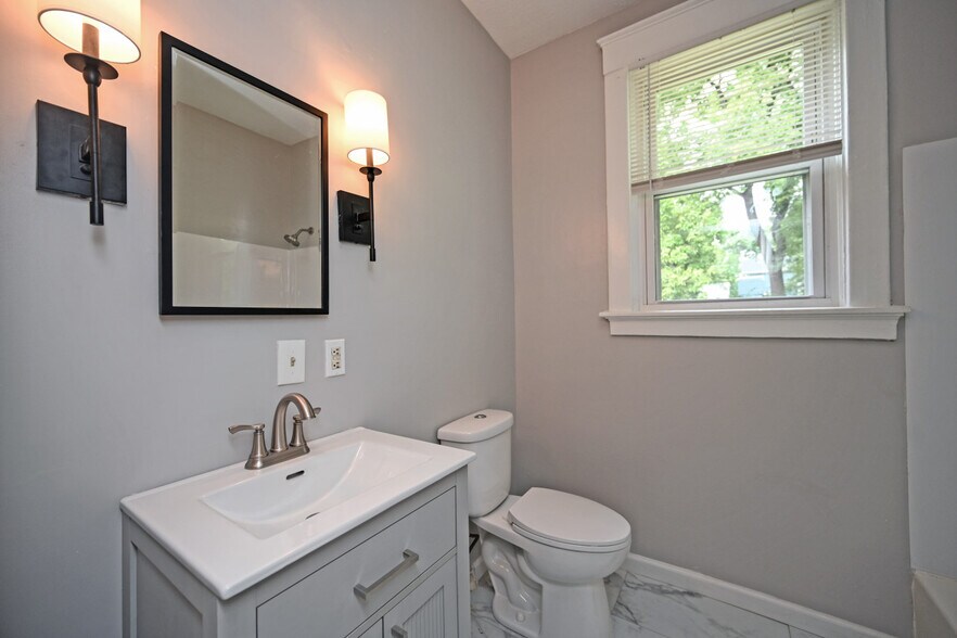 Building Photo - 6116 Conover St