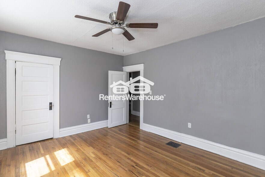 Building Photo - 4105 Oak St