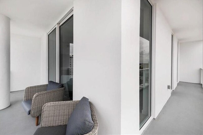 Building Photo - 401 N Birch Rd