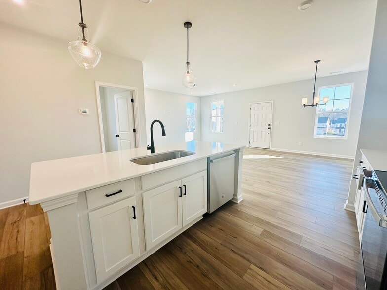 Building Photo - 853 York Aly