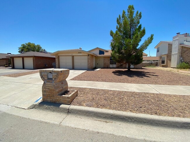 Primary Photo - Northeast El Paso 3bed/2bath with Mountain...