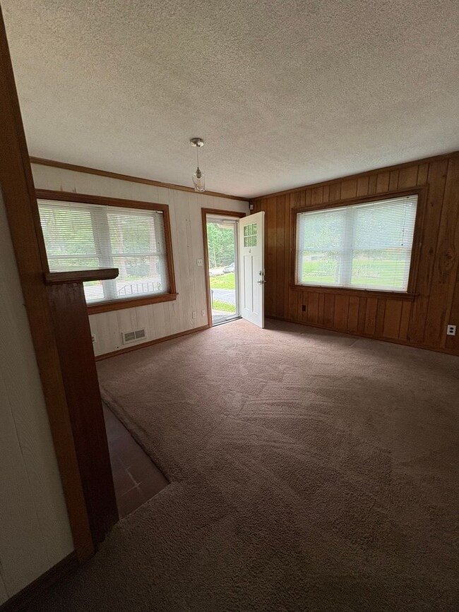 Building Photo - 3 bedroom 3 bath in Spartanburg!!