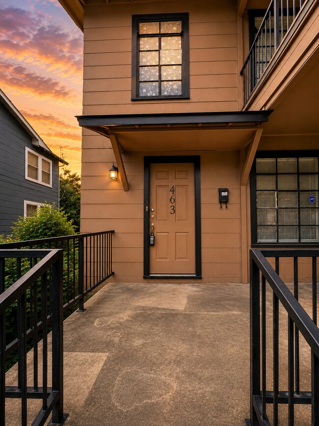 Building Photo - Alamo Heights Townhome