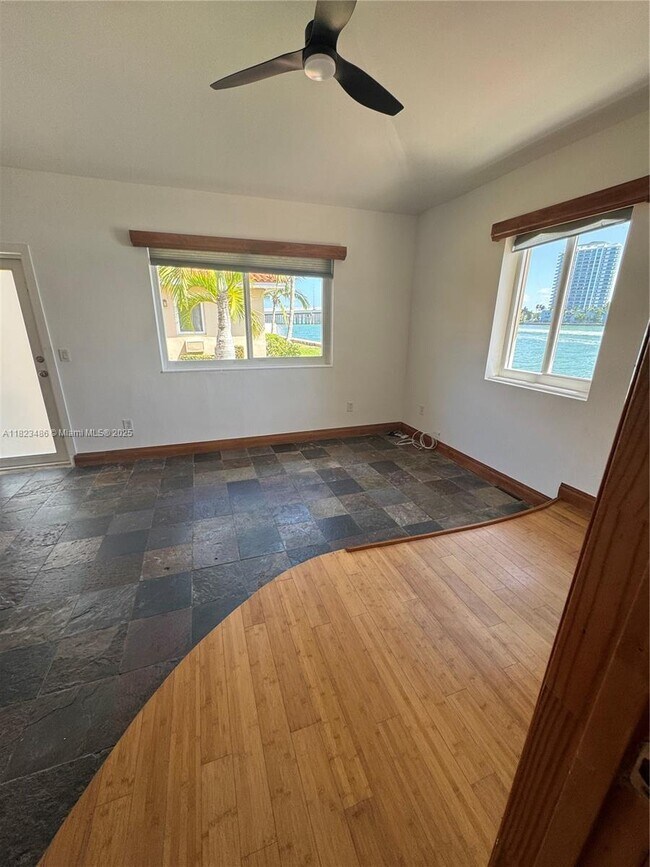 Building Photo - 2170 Bay Dr