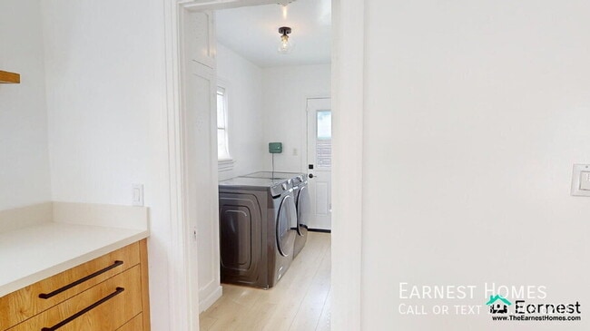 Building Photo - 2032 W 80th St
