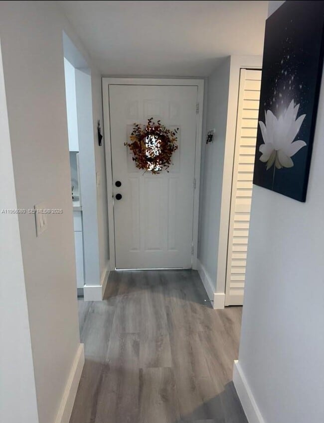 Building Photo - 1327 Towhee St