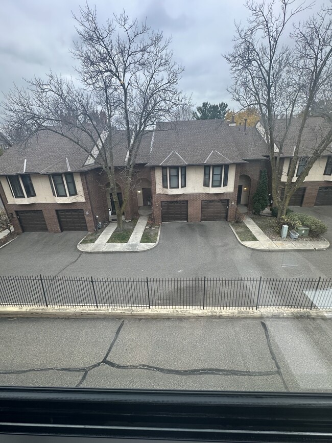 Building Photo - 1912 Dupont Ave S