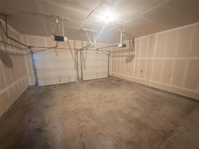 Building Photo - 9909 Fantail Ln