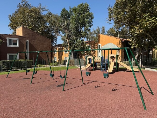 Building Photo - Rancho Bernardo Waterbridge Condos
