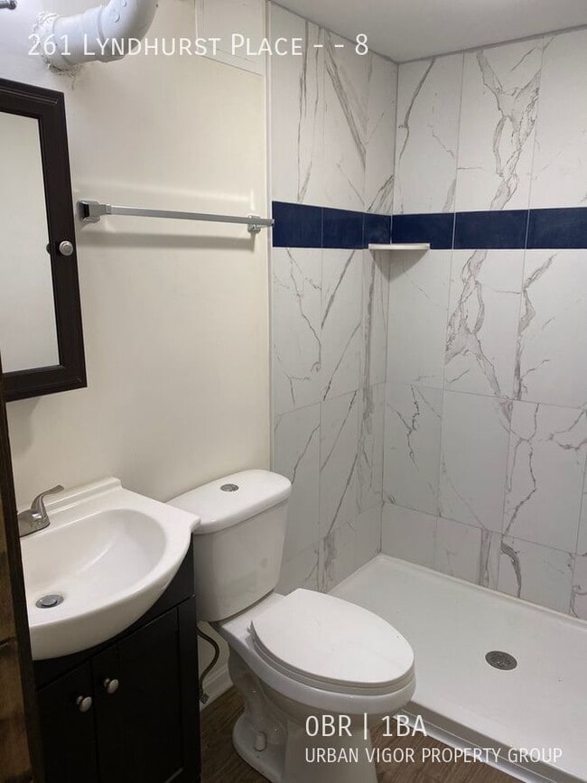 Building Photo - 261 Lyndhurst Pl