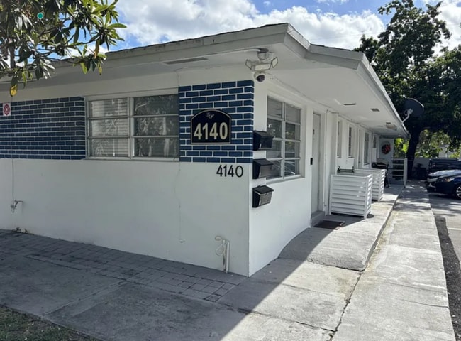 Building Photo - 4152 SW 24th Ct