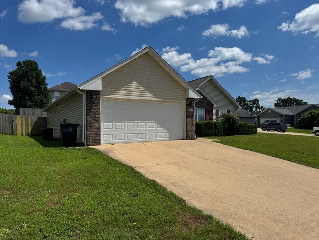 Building Photo - Home in Pioneer Ridge – Pet Friendly & Minutes from Ft. Leonard Wood