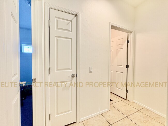 Building Photo - 10728 E Sanctuary Ridge Ln