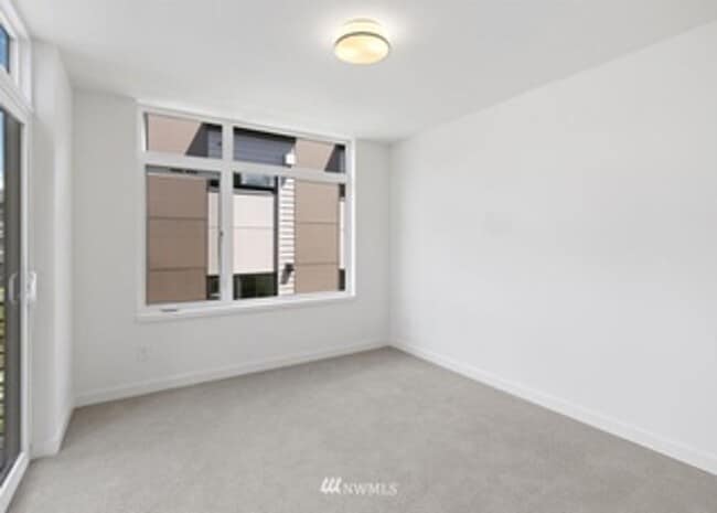 Building Photo - Greenlake 2bed / 2bath Townhouse