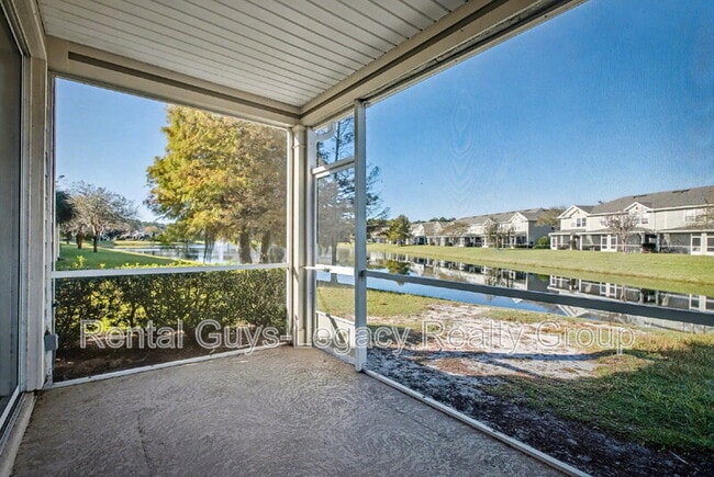 Building Photo - 6986 Roundleaf Dr