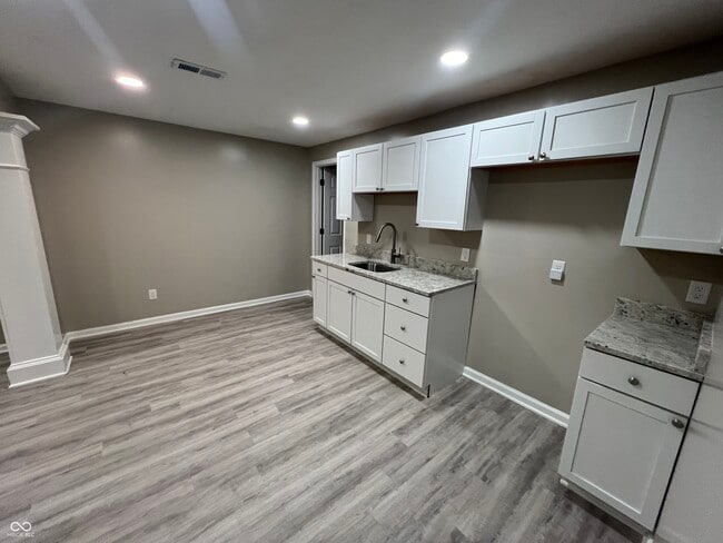 Building Photo - 344 W Columbine Ln