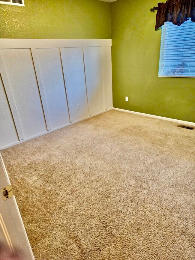 Building Photo - 12651 Jersey Cir E