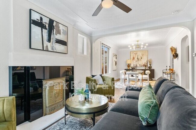 Building Photo - 2742 W Denver Pl