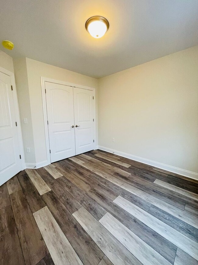 Building Photo - *BRAND NEW!* Townhouse for Rent in Crescen...