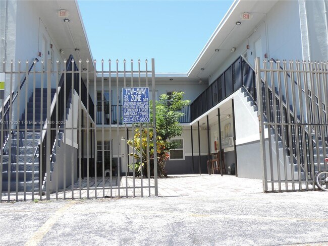 Building Photo - 3615 Thomas Ave