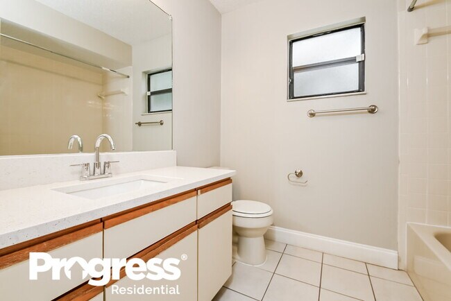 Building Photo - 10119 Deepbrook Dr