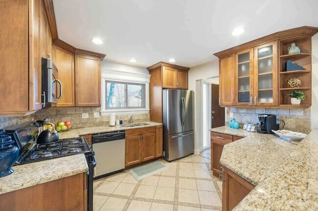Building Photo - 408 N Windsor Dr