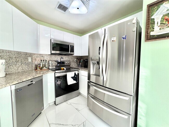 Building Photo - 4631 SW 154th Ct