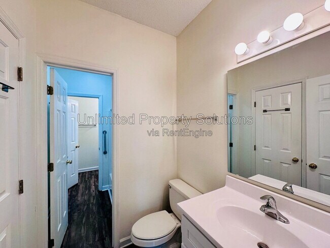 Building Photo - 733 Bragg Dr