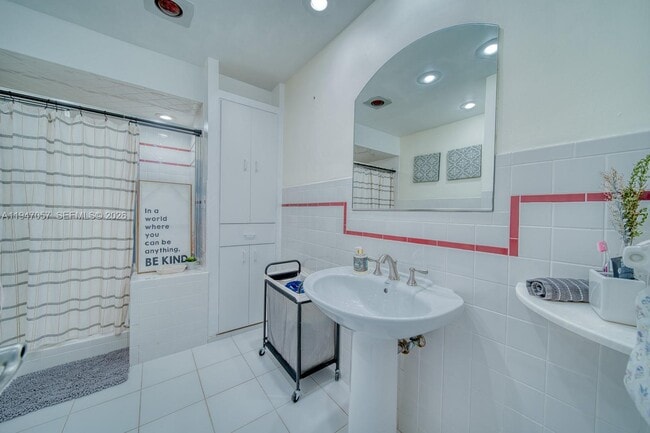 Building Photo - 12620 SW 114th Ave