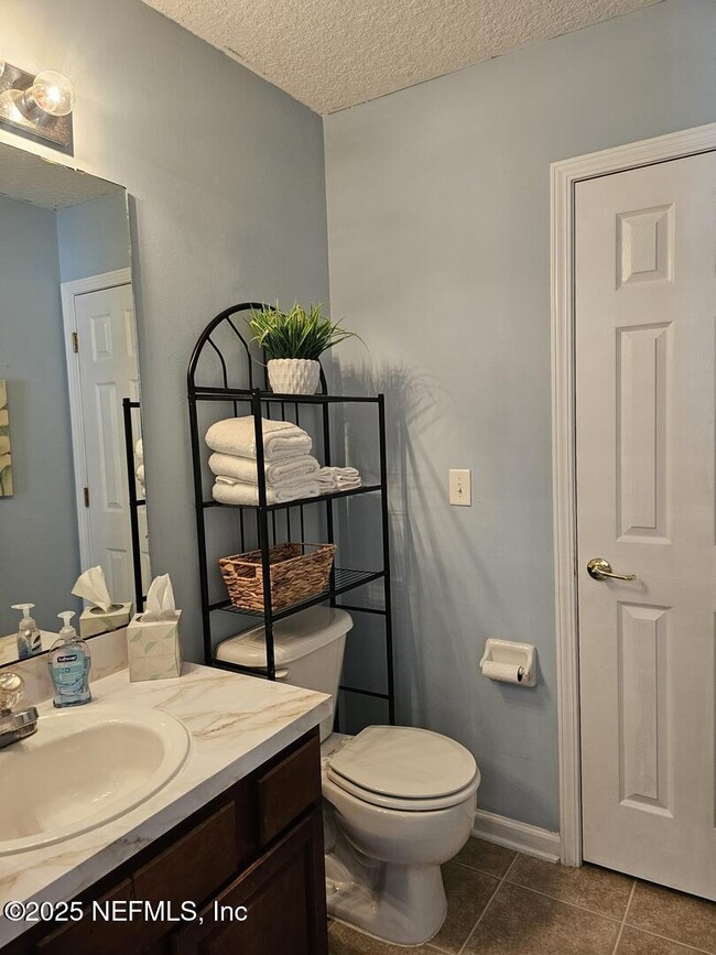 Building Photo - 3728 Southbank Cir