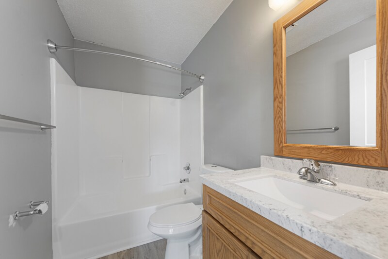 Building Photo - 1402 Division St W