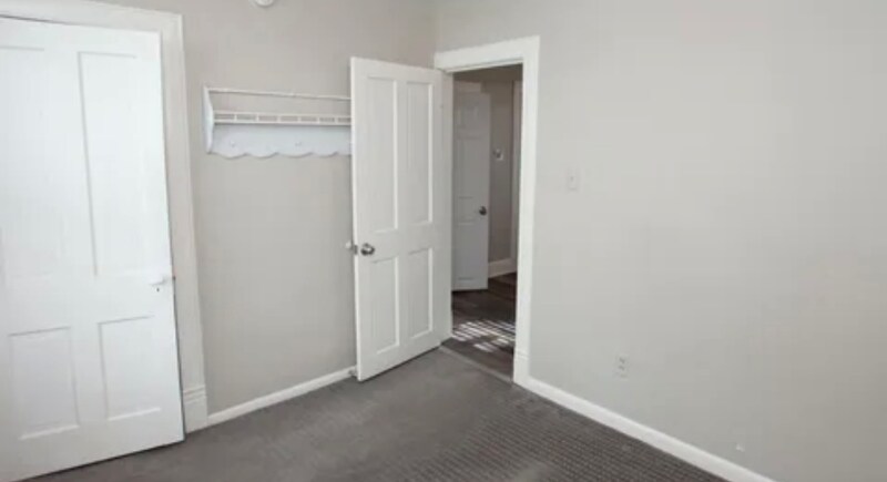 Building Photo - 208 Lincoln St