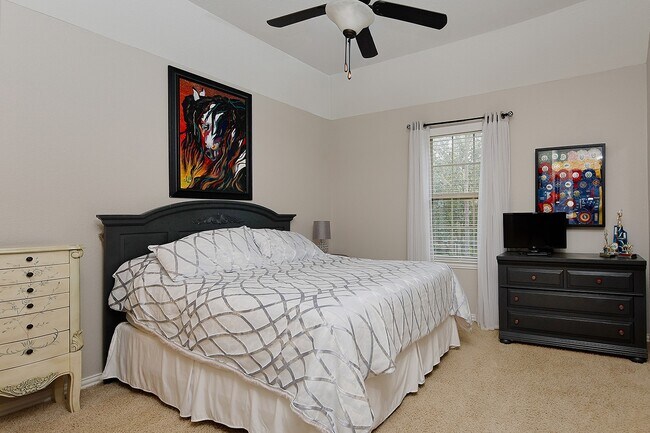 Building Photo - 47 Canoe Bend Dr