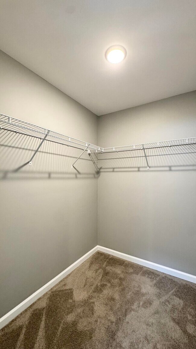 Building Photo - 2492 Feathersound Wy