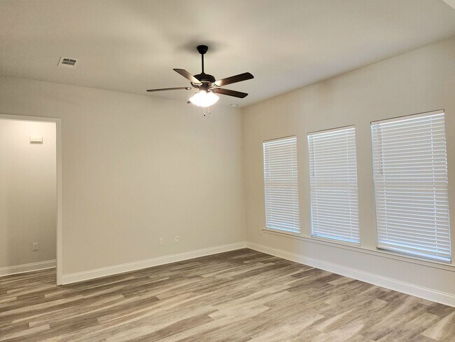 Building Photo - Cypress Gates 3/2 available now!