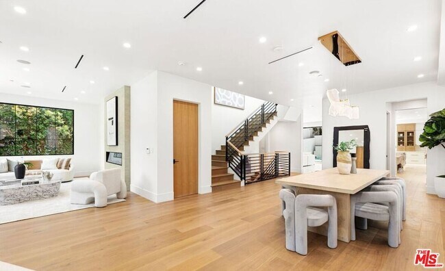 Building Photo - 2565 Patricia Ave