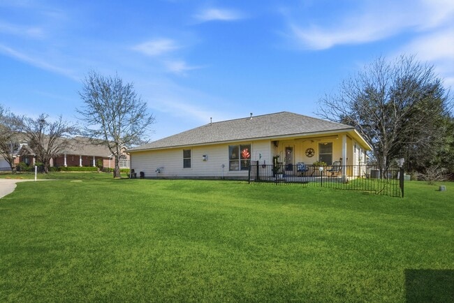 Building Photo - 102 Golfview Ct