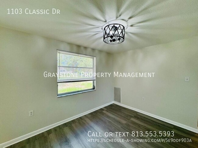 Building Photo - 1103 Classic Dr