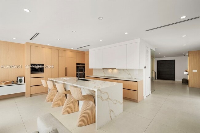 Building Photo - 710 S Shore Dr
