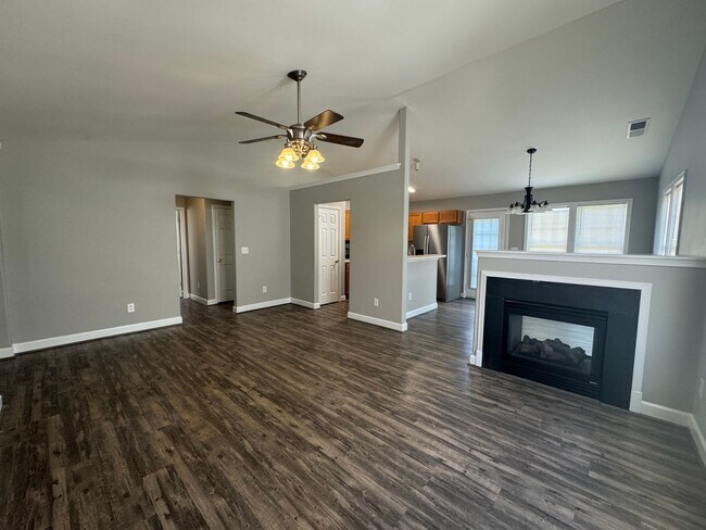 Building Photo - 124 Crestwood Dr