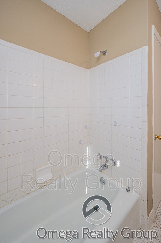 Building Photo - 504 Roselle Ln