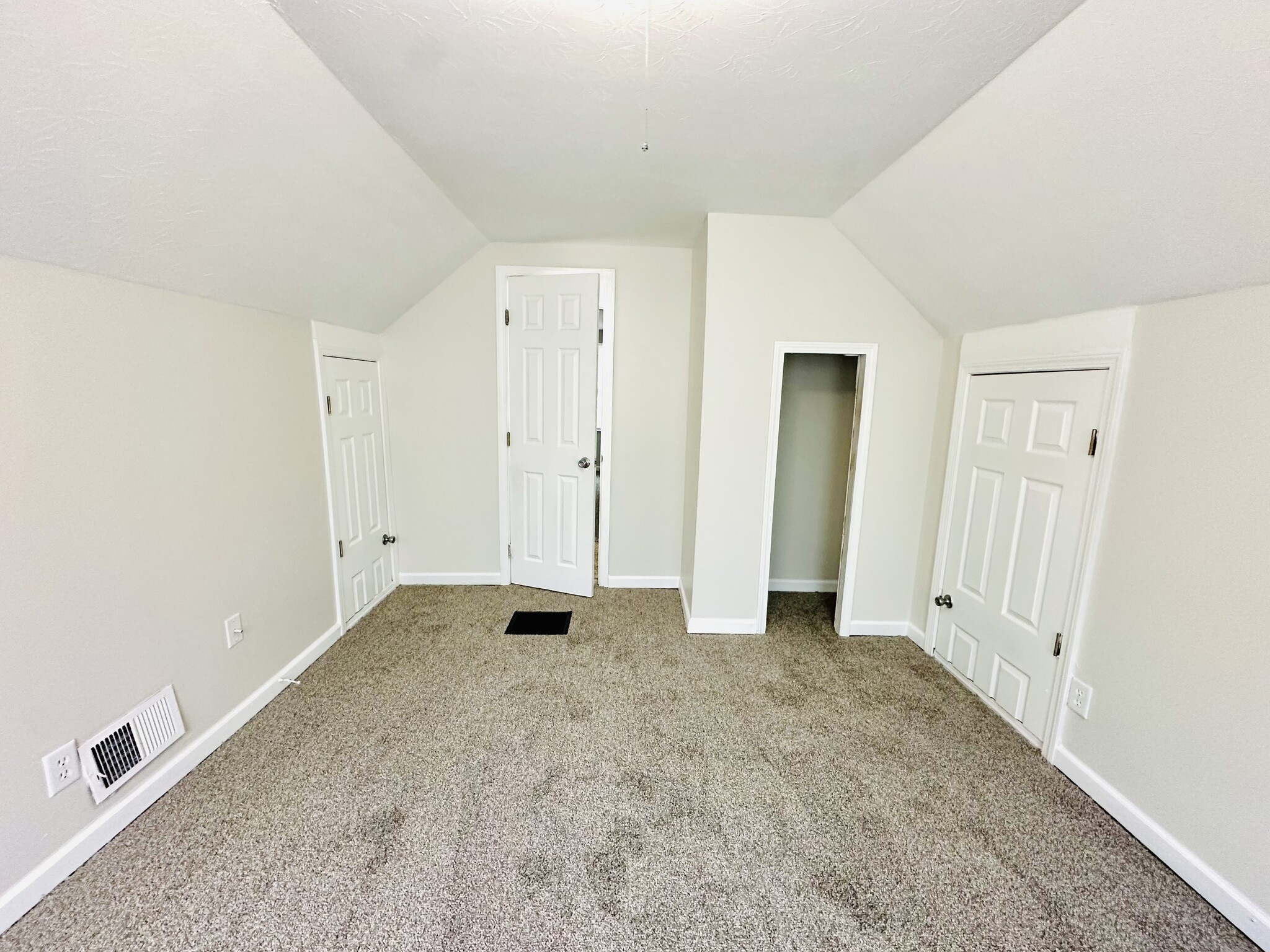 Building Photo - 1147 Lincoln Ave