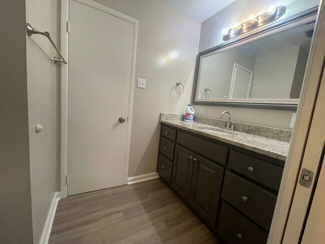 Bath - 3416 Grassfort Dr SW