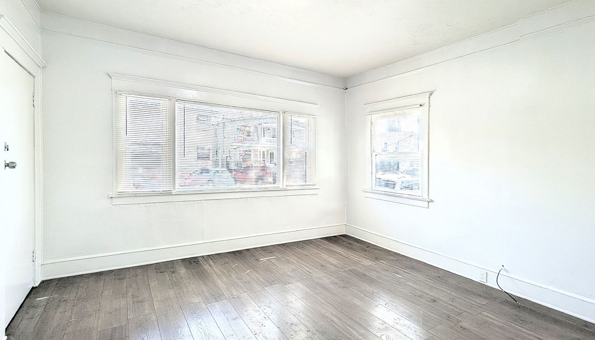 Building Photo - 435 W 4th St