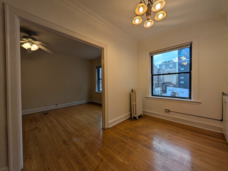 Building Photo - 1160 N Dearborn St