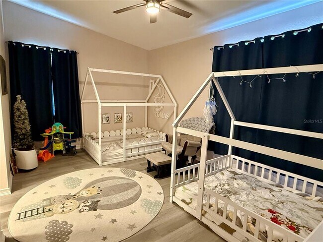Building Photo - 13201 Opal Ct S