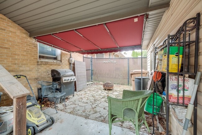 Building Photo - Charming 2-Bedroom Home with Bonus Space &...