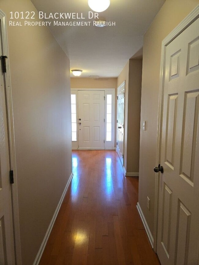 Building Photo - 10122 Blackwell Dr