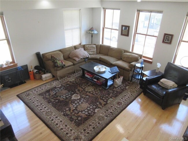 Building Photo - 120 Main St